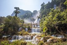Самый высокий водопад Таиланда закрыли для туристов