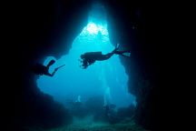 В Транге открыли для посещения таинственную подводную пещеру