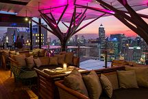 Ресторан и руфтоп-бар Above Eleven: ужин под звездами Бангкока